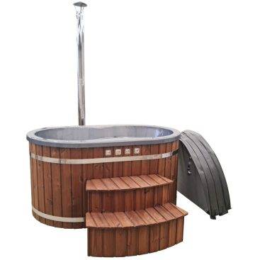 Bain nordique style Ofuro en bois avec cuve en inox, poêle à bois, couvercle isolant et escalier en bois, parfait pour un spa scandinave extérieur.