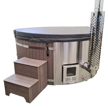 Bain nordique extérieur en bois avec cuve en inox et poêle à bois, escalier en bois