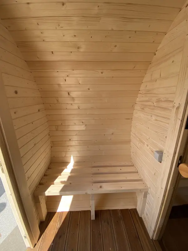 Couloir intérieur du sauna tonneau 3 m Relax, plancher en bois