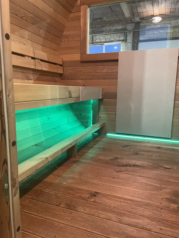 Intérieur du sauna tonneau 3 m éclairé par des LED vertes