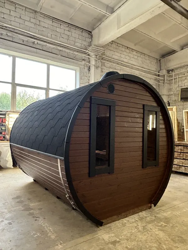 Sauna tonneau 3 m en bois cthermo , vue de ¾ avant