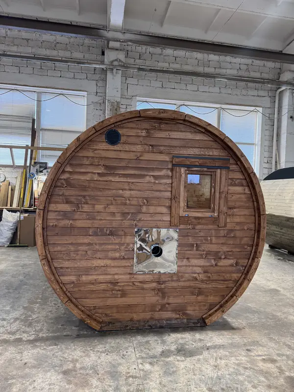 Sauna tonneau 3 m en bois clair, vue de profil