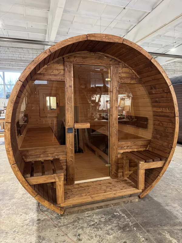 Sauna tonneau 3 m en bois avec habillage Thermo, vue avant
