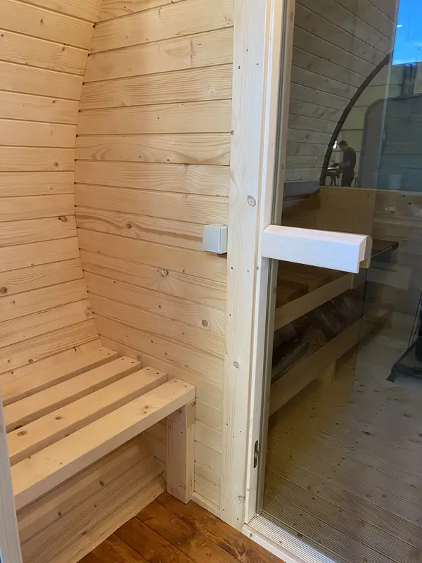 Détail des lattes de banquette du sauna tonneau 3 m Relax