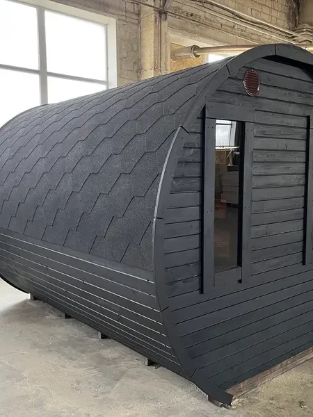 Sauna tonneau 3 m Relax peint en noir, vue de profil montrant la porte ouverte