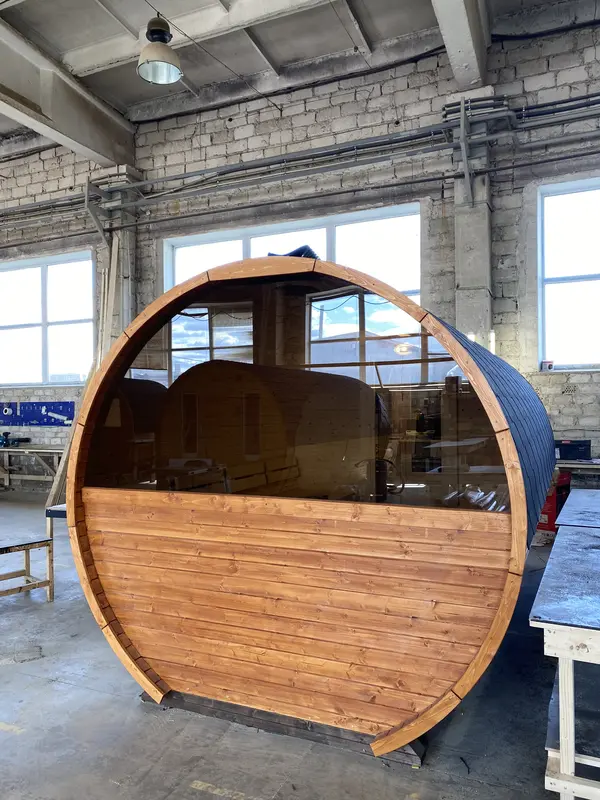 Sauna tonneau 5 m Relax en bois naturel avec vitre teintée, vue de face