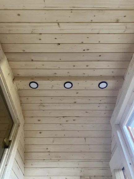 Built in ceiling light 2 lamps ±1 m long with Additional lamp 20 eur result