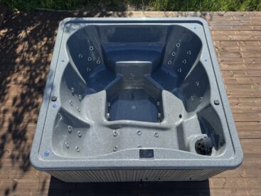 Vue aérienne de l'intérieur du spa nordique électrique carré Quadro SPA Lounge